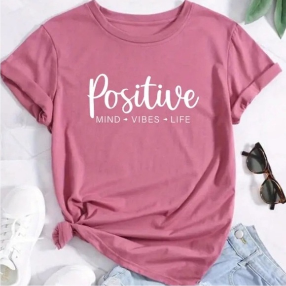 T Shirt, Woman’s Sz Med, ‘Positive Mind-Vibes-Life” with Keychain, New - Picture 1 of 3